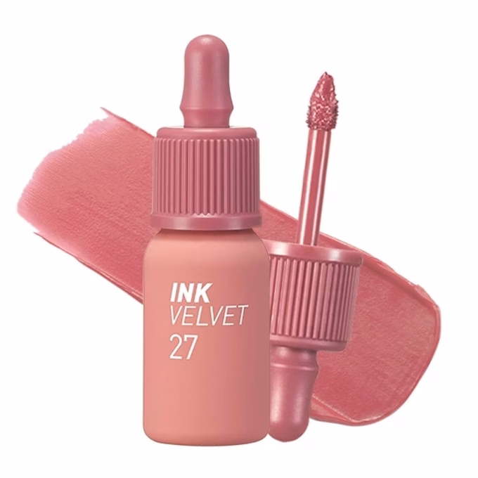Peripera Ink The Velvet: Dòng son lì đình đám với độ lên màu chuẩn, giữ tông bền bỉ suốt cả ngày dài hoạt động. Giá tham khảo: 350.000 đồng.