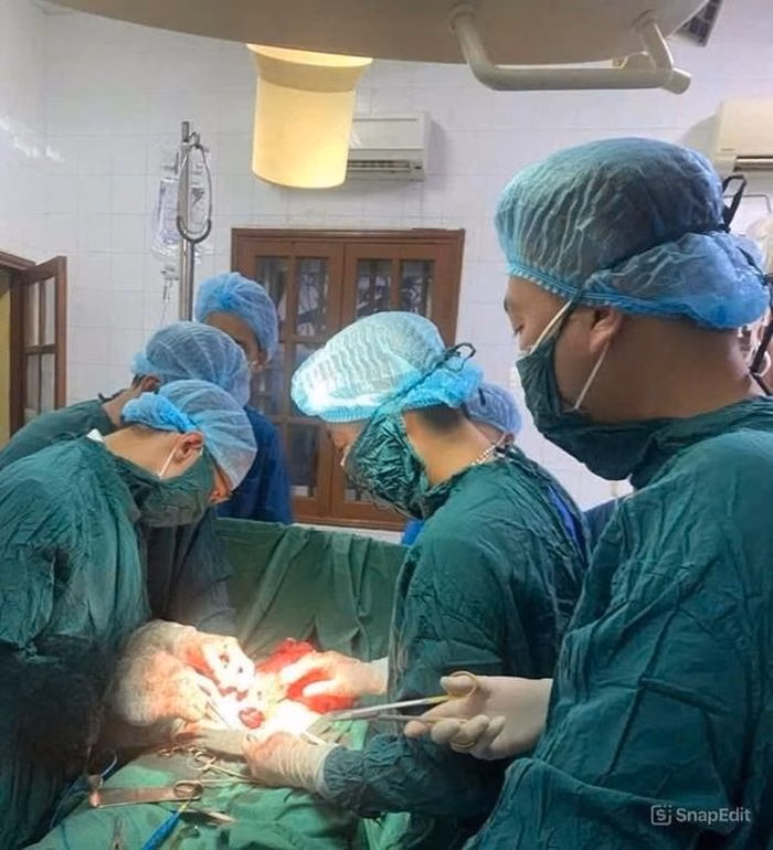 Can thiệp phẫu thuật kịp thời là yếu tố then chốt để cứu sống sản phụ bị chửa ngoài tử cung vỡ. Ảnh: TL