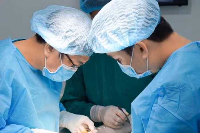 Phẫu thuật thẩm mỹ mắt: Tư duy "nhân văn" tạo nên vẻ đẹp bền vững