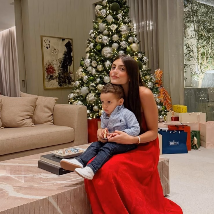Isabella luôn là sợi dây kết nối yêu thương trong gia đình