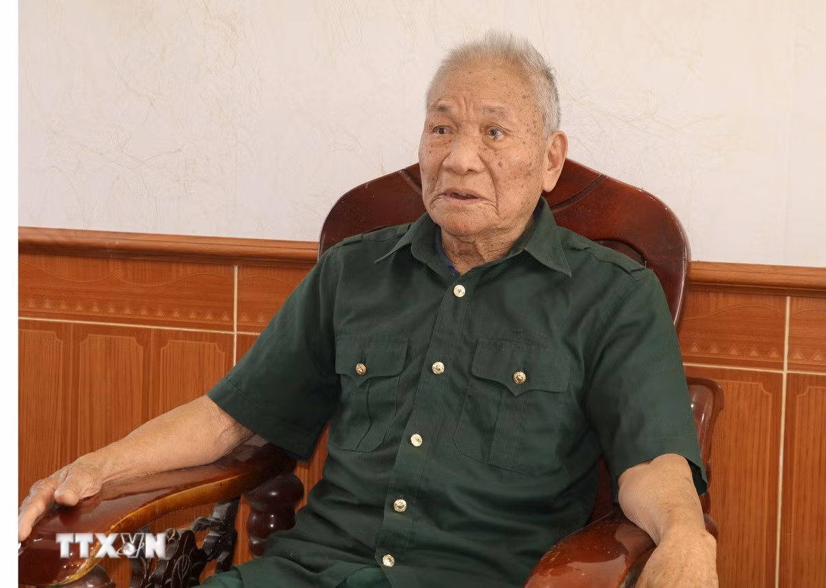Chiến thắng Điện Biên Phủ là dấu ấn rực rỡ nhất trong cuộc đời binh nghiệp của cựu chiến binh Nguyễn Văn Lịch, xã Nam Hồng, tỉnh Ninh Bình. (Ảnh: Thùy Dung/TTXVN)
