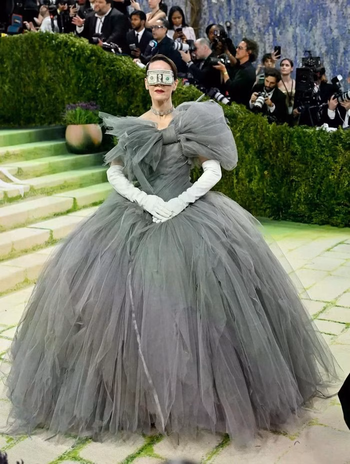Một thiết kế khác của Valentino tiếp tục ghi điểm trên thảm đỏ.