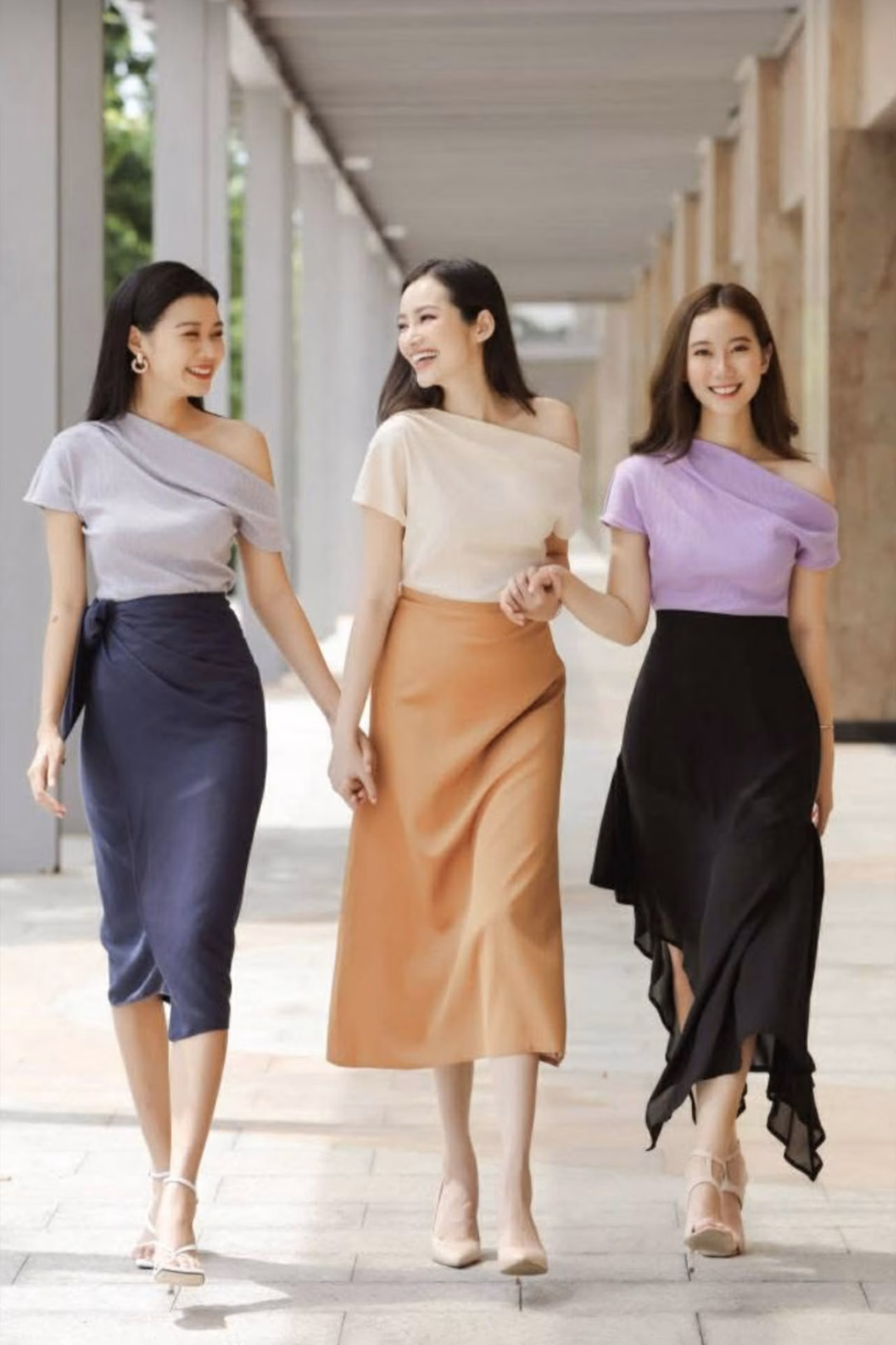Sự kết hợp đầy cuốn hút giữa Tú Ny và đàn chị Trúc Diễm trong một bộ ảnh thời trang.