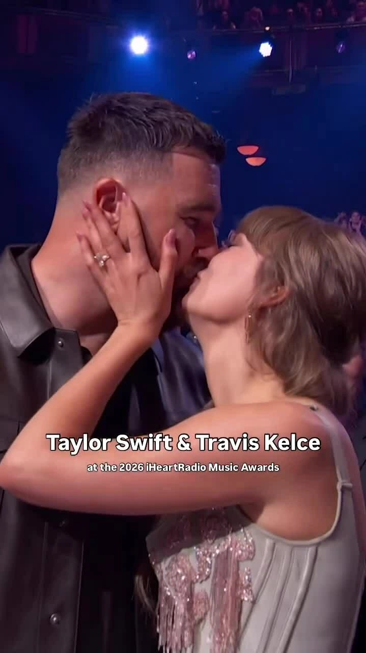 Taylor Swift và Travis Kelce luôn là tâm điểm mỗi khi xuất hiện cùng nhau. Video: Instagram iHeartRadio Music Awards
